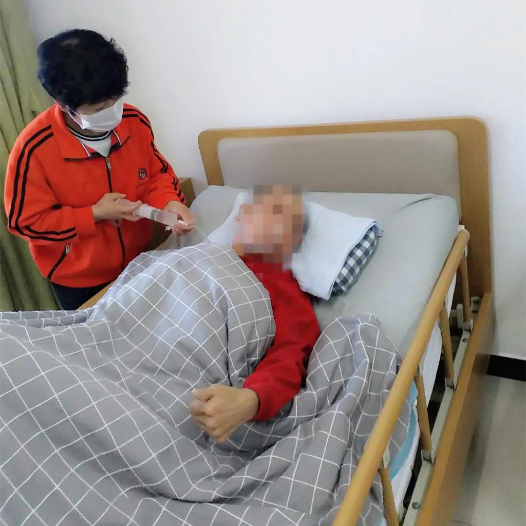 愛(ài)，讓他們積極堅(jiān)守，讓長(zhǎng)者們樂(lè)享歲月靜好