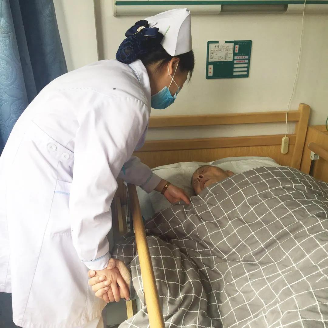 愛(ài)，讓他們積極堅(jiān)守，讓長(zhǎng)者們樂(lè)享歲月靜好