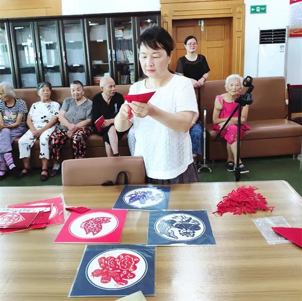  海福祥老年大學(xué)開課啦！銀發(fā)學(xué)子樂滿堂|海福祥養(yǎng)老護(hù)理連鎖