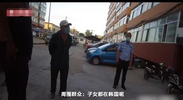  獨(dú)居老人摔倒陽臺(tái)敲盆呼救4晝夜，背后真相引人深思