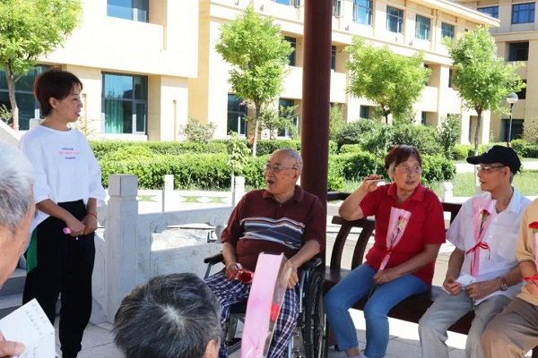 教師節(jié)|年輕教師家長愛，退休老教師我們寵