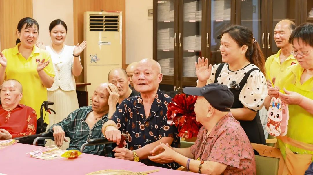 海福祥丨情滿中秋 愛灑養(yǎng)老院中秋節(jié)活動(dòng)