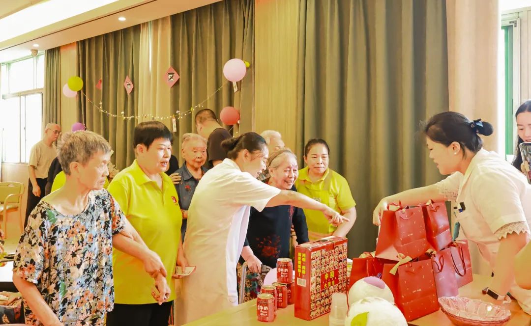 海福祥丨情滿中秋 愛灑養(yǎng)老院中秋節(jié)活動(dòng)