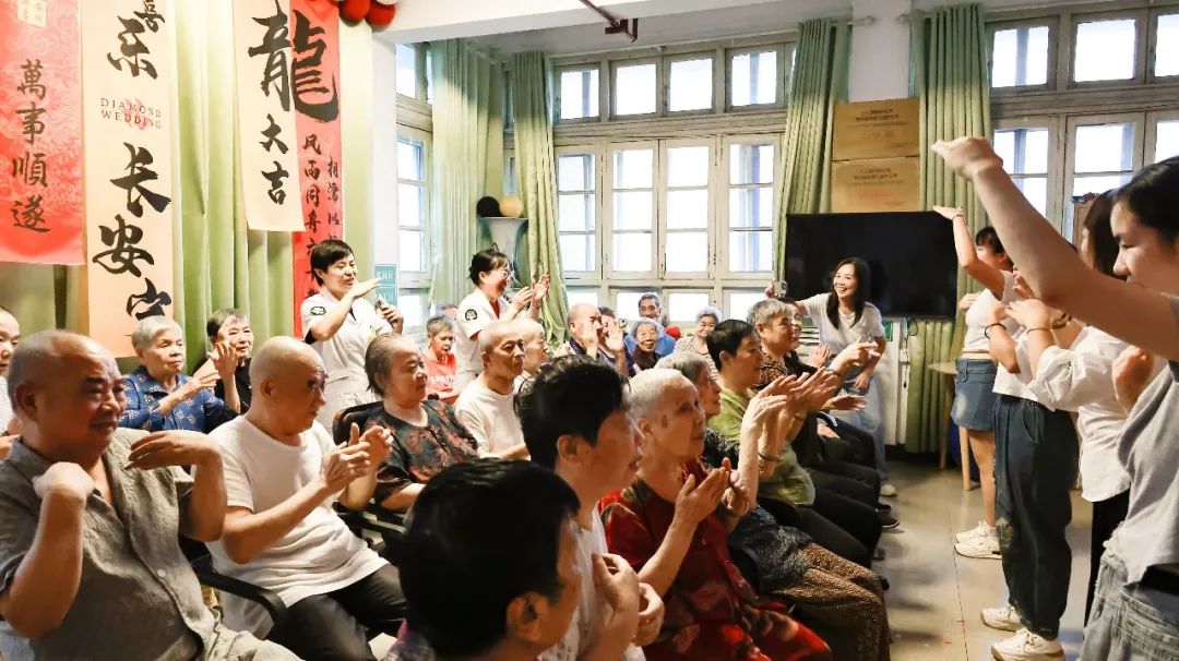 海福祥丨情滿中秋 愛灑養(yǎng)老院中秋節(jié)活動(dòng)