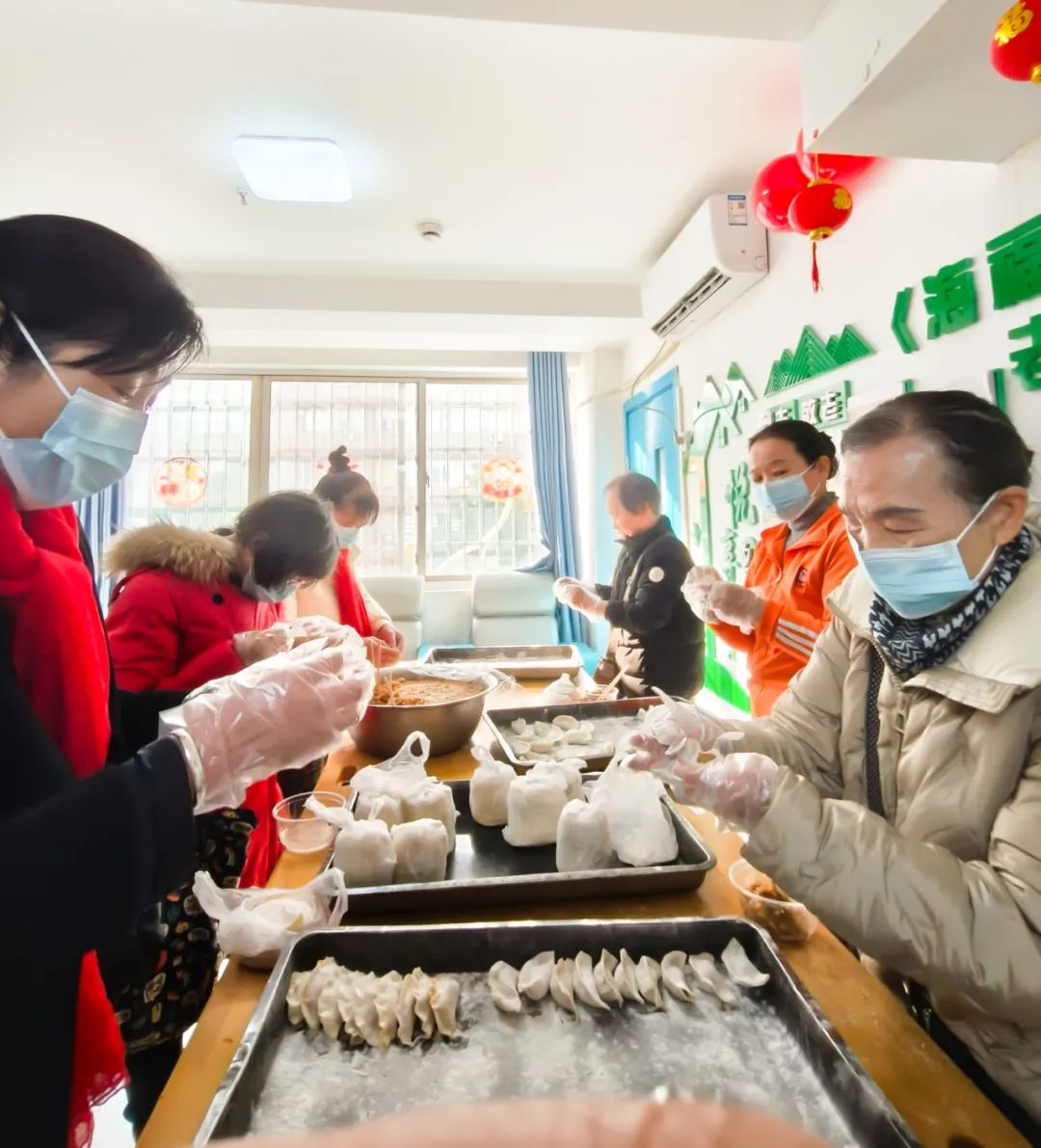 “福啟新歲 祥蛇賀瑞” ——海福祥養(yǎng)老院2025年元旦聯(lián)歡會